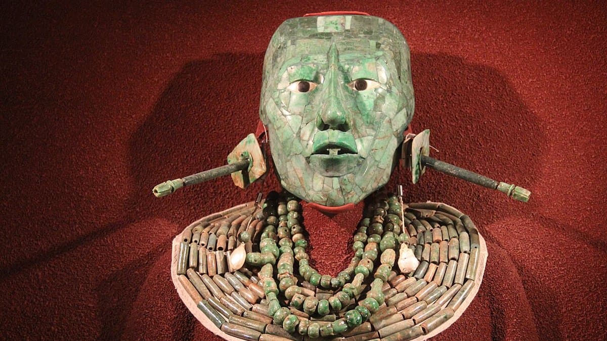 Maya Gallery, INAH, National Museum of Anthropology, Mexico City. Complete indexed photo collection at WorldHistoryPics.com. Jade funerary mask and co