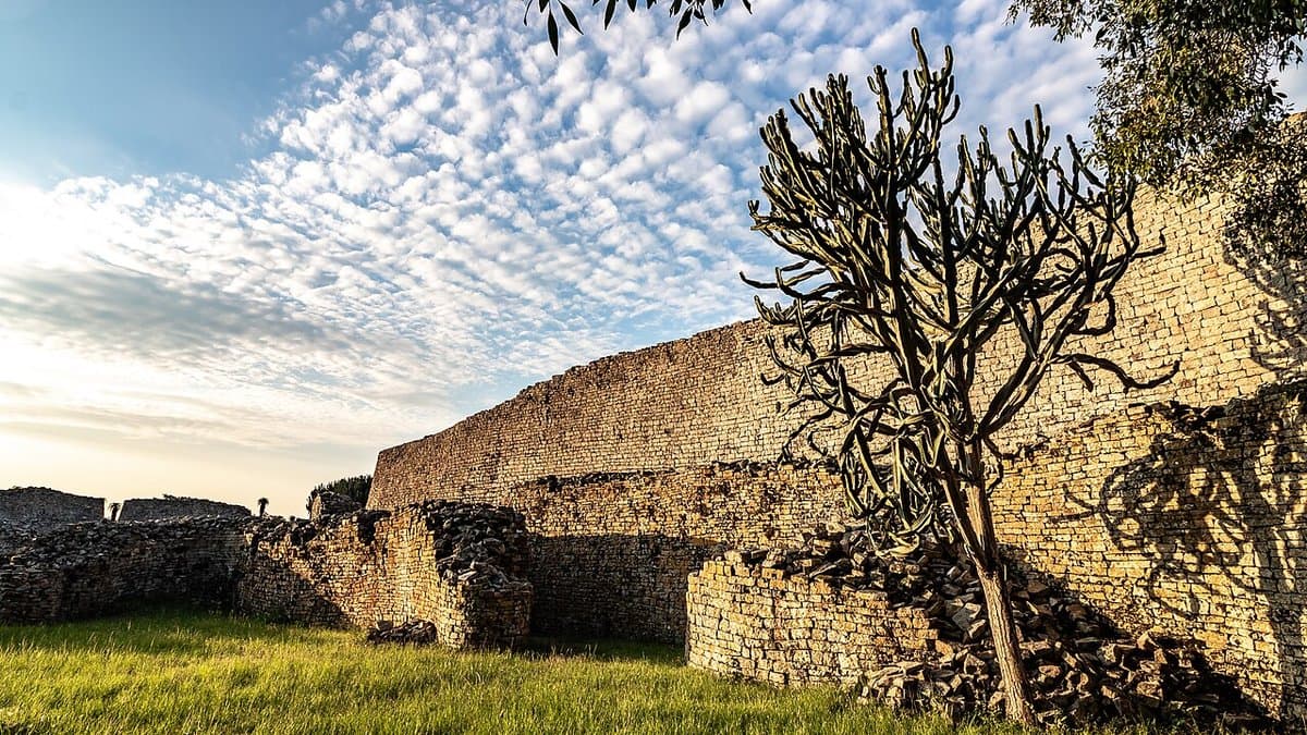 Tall dry-stone wall at the Great Enclosure of Great Zimbabwe.