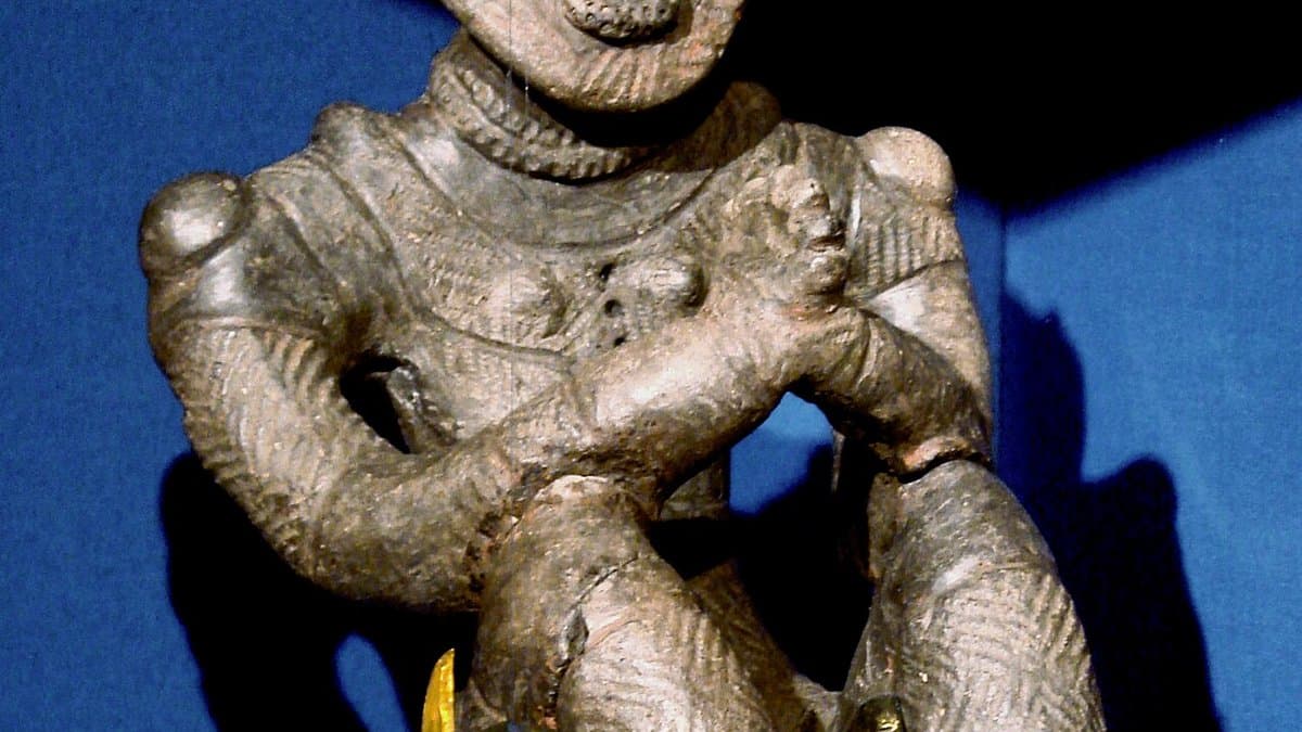 Late_Jomon_clay_statue_Kazahari_I_Aomoriken_1500BCE_1000BCE