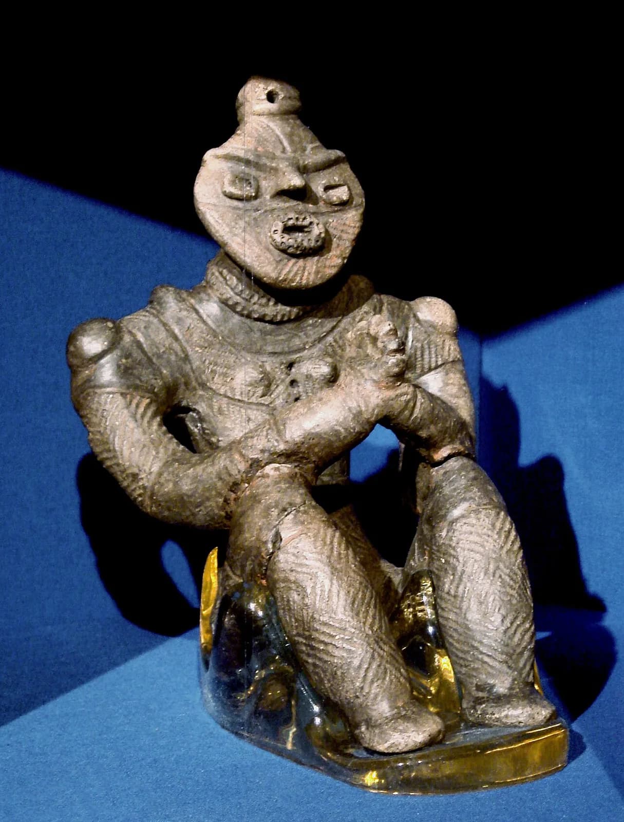 Late_Jomon_clay_statue_Kazahari_I_Aomoriken_1500BCE_1000BCE