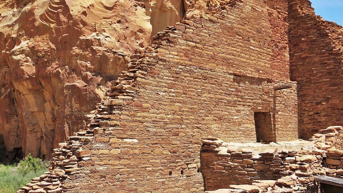 Curving masonry room blocks at Pueblo Bonito in Chaco Canyon.